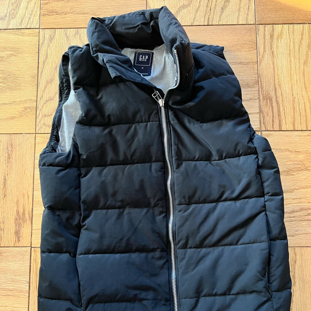 Gap Primaloft Alternative Down Puffer vest. Womens size medium.